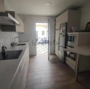 Casa de 4 dormitorios con garaje en Albolote