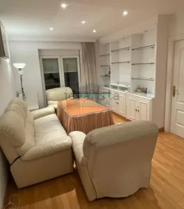 Piso de alquiler con 3 dormitorios en Arabial