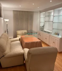 Piso de alquiler con 3 dormitorios en Arabial