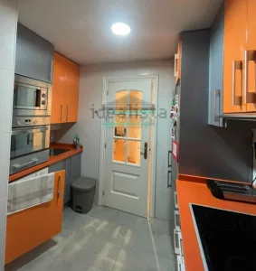 Piso de alquiler con 3 dormitorios en Arabial