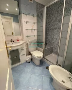 Piso de alquiler con 3 dormitorios en Arabial