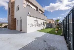 Chalet de 4 dormitorios en Atarfe