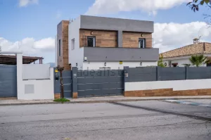 Chalet de 4 dormitorios en Atarfe