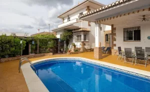 Chalet de 7 dormitorios en Cúllar Vega