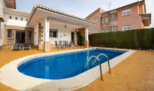 Chalet de 7 dormitorios en Cúllar Vega