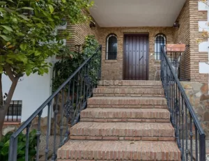 Chalet de 7 dormitorios en Cúllar Vega