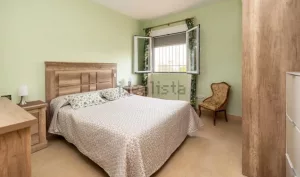 Chalet de 7 dormitorios en Cúllar Vega