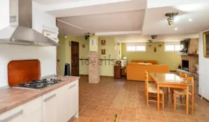 Chalet de 7 dormitorios en Cúllar Vega