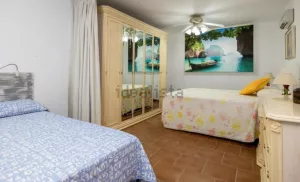 Chalet de 7 dormitorios en Cúllar Vega