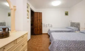 Chalet de 7 dormitorios en Cúllar Vega
