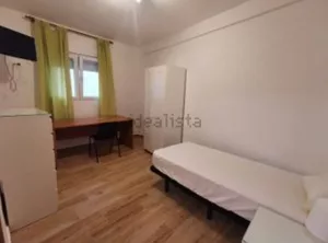 Piso para 5 estudiantes en Granada centro