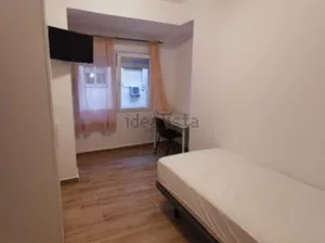 Piso para 5 estudiantes en Granada centro