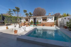 Casa de 4 dormitorios y piscina en Ogíjares