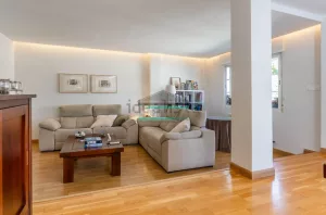 Casa de 4 dormitorios y piscina en Ogíjares