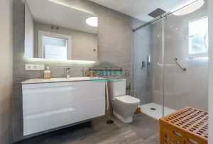 Casa de 4 dormitorios y piscina en Ogíjares