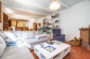 Casa de 4 dormitorios y piscina en Ogíjares