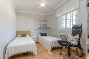 Casa de 4 dormitorios y piscina en Ogíjares