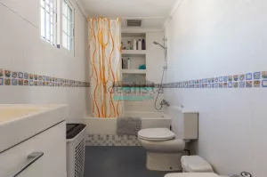 Casa de 4 dormitorios y piscina en Ogíjares