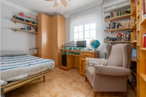 Casa de 4 dormitorios y piscina en Ogíjares