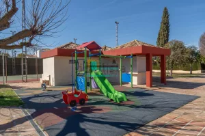 Casa de 4 dormitorios y piscina en Ogíjares