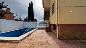 Chalet de 4 dormitorios en Belicena