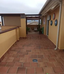 Dúplex de 4 dormitorios y terraza en Cúllar Vega