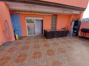Casa de 4 dormitorios con piscina en Pulianas