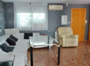 Casa de 4 dormitorios con piscina en Pulianas