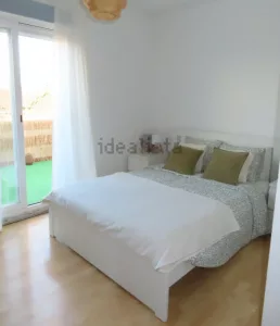 Ático de 2 dormitorios con terraza en Cúllar Vega