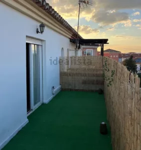 Ático de 2 dormitorios con terraza en Cúllar Vega