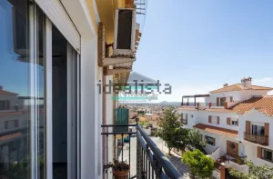 Piso de 3 dormitorios con garaje en La Zubia