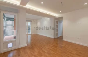 Piso reformado de 3 dormitorios en Granada