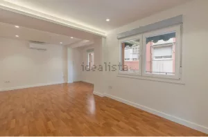 Piso reformado de 3 dormitorios en Granada