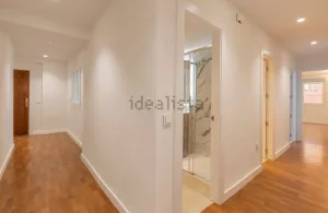 Piso reformado de 3 dormitorios en Granada