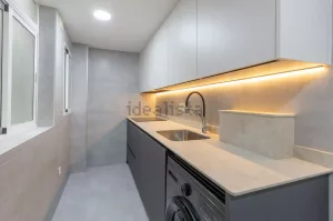 Piso reformado de 3 dormitorios en Granada