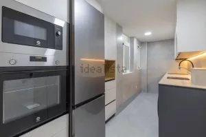 Piso reformado de 3 dormitorios en Granada