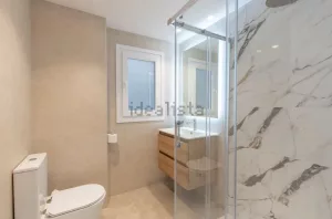 Piso reformado de 3 dormitorios en Granada