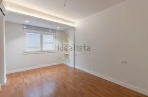 Piso reformado de 3 dormitorios en Granada