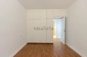 Piso reformado de 3 dormitorios en Granada