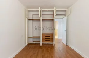 Piso reformado de 3 dormitorios en Granada