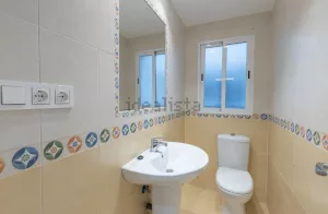 Piso reformado de 3 dormitorios en Granada