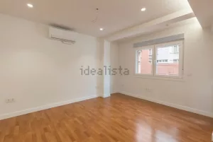 Piso reformado de 3 dormitorios en Granada