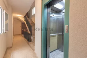 Piso reformado de 3 dormitorios en Granada