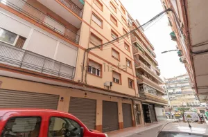 Piso reformado de 3 dormitorios en Granada