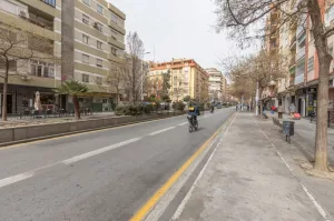 Piso reformado de 3 dormitorios en Granada