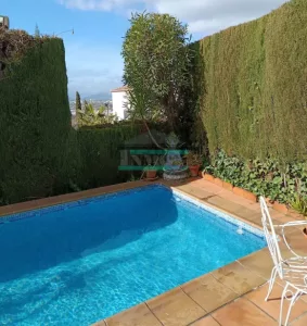 Chalet de 3 dormitorios con jardín en La Zubia