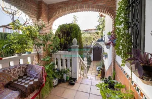 Chalet de 3 dormitorios con jardín en La Zubia