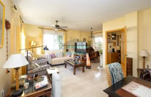 Chalet de 3 dormitorios con jardín en La Zubia