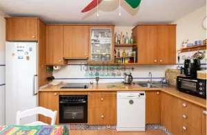 Chalet de 3 dormitorios con jardín en La Zubia