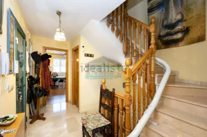 Chalet de 3 dormitorios con jardín en La Zubia